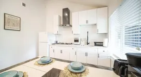 2 TVs - Vaulted Ceiling - Private Kitchen & Entrance - Image 4