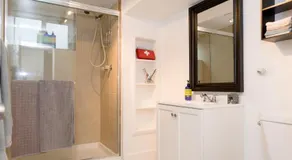 King Suite Between City and Slopes - Image 2
