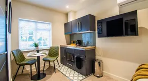 Thetford Hive - Premium Self Check-In Aparthotel - Image 3