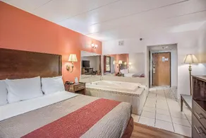 Comfort Inn (Levittown) - Image 2