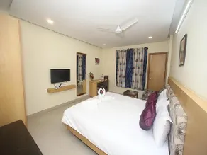 KGL Grand Hotel - Image 2