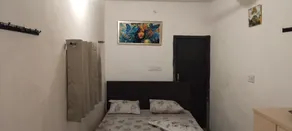 RR Paying Guest - Image 1