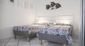 Poly's House - Image 2