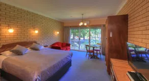 Barrass's John Bright Motor Inn - Image 2