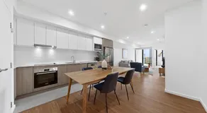 Stylish 2 Bed Apartment with New Furnishings - Image 3