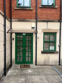 Apartment with Free Parking - Image 4