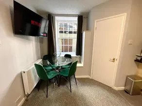 Brighton Hot Tub Apartments - Image 2
