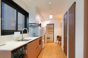 ROKU GRKU Newly Renovated in 2026, Designer Bunk Room, 5 Min to Iriya, King Lower Bunk and Single Upper Bunk, Easy Access to Ueno and Asakusa, Sleeps 3 - Image 3