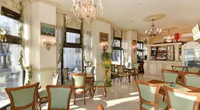 Royal Hotel - Image 4