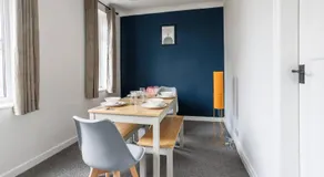 Spacious 3-Bed Home Sleeps 6 Free Parking - Image 3