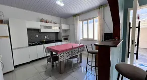 Casa com Piscina, Churrasqueira e Mesa de Bilhar - Image 3