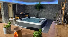 Sisters spa room - Image 4