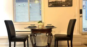 One Bedroom Suite B&B with Parking - Image 4