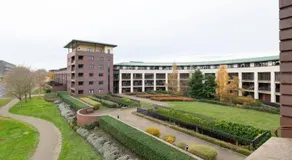 Luxury 2 bed, Central, Free Parking, Smart TV By Valore Property Services - Image 5