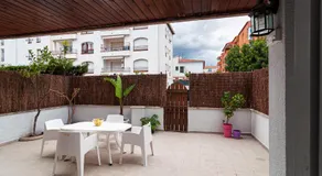 Near beaches large private patio, aircon & community pool - Image 3
