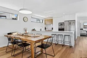 Mountain View Villa-close to shops-10min to CBD - Image 3
