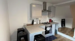 Charming 3-Bedroom house - Image 2