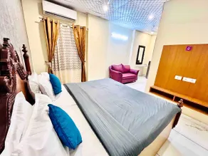 THE GRAND ( 4 BEDROOM SUITE WITH PRIVATE TERRACE) - Image 2