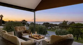 Waterfront Retreat Estuary Views & Balcony - Image 5
