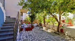 VANA Studios & Apartments - Image 3