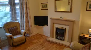 Entire 3 bedroom house near Caerphilly station - Image 2