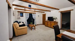One bedroom converted barn - entire property - Image 2
