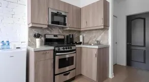 Kozy Stays Drummond Modern apartments - Image 5