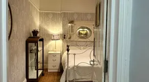 Boutique Studio Apartment in Grand House - Image 2