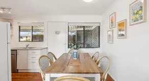 Sandy's Getaway - Front Row Seat to Sandy Beach, Coastal Walks, Pet Friendly - Image 4