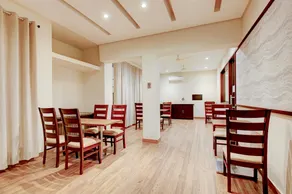 Collection O Ovel Hotel Grand - Image 4