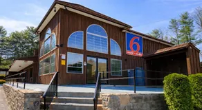 Motel 6 Lake George, NY Adirondacks - Image 5