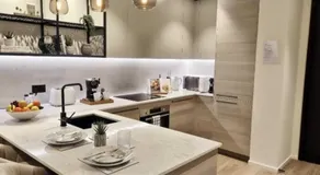 Canary Wharf Riverside Flat - Balcony - DLR 2 mins - Fast WiFi - Sleeps 3 - Image 3
