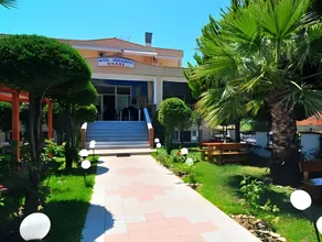 Ellas Hotel - Image 5