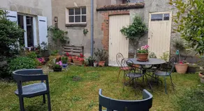Escapade touristique: gîte avec 2 chambres, TV et cuisine équipée à Bazoches-les-Gallerandes - Image 5