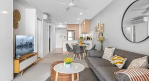 Lux 2BR Apt 5 Stars Hotel Pool Gym 10 min CBD - Image 2