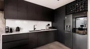 Luxe Hobart Villa - Boxwood - Image 4