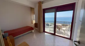 Hotel Lungomare Brancaleone - Image 2