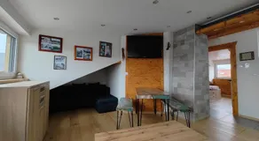Komplette Dachwohnung mit Balkon und Bergblick - Image 2