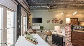 Green Door Lofts -Magnolia Loft, Silos/Downtown - Image 5