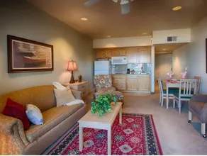 Beach House Inn & Suites - Image 3