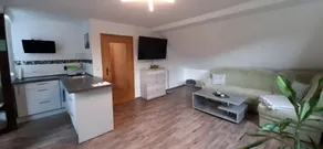Lakeside Family Escape - Image 2