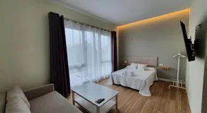 REDONDELA APARTMENTS - Bedroom, Bathroom & Kitchen - Image 2