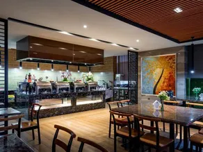The Posh Hotel - Image 4