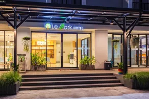 Le Park Hotel - Image 2