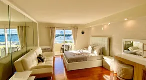 Modern waterfront apartment with Miami Skyline view, free parking 5 mins drive to Miami Beach - Image 2