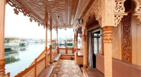 Houseboat Ambassador - Image 3
