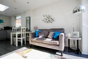 Self-Contained Holiday Accommodation in the Heart of Easingwold with Parking - Image 2