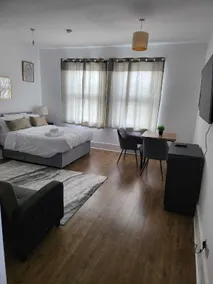 Immaculate 1-bedroom in Greenhithe - Image 5