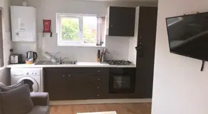 Large 1st Floor Open Plan Apartment - Image 3
