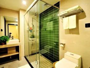 GreenTree Inn Haikou City Wuzhishan Road - Image 4